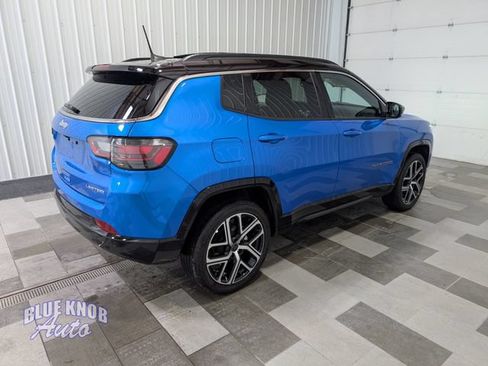 Used 2025 Jeep Compass Limited w/ Elite Group AWD/4WD image 4