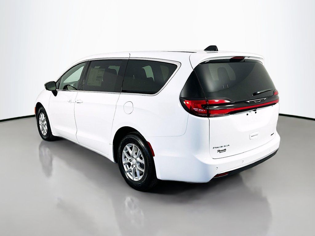 New 2027 Chrysler Pacifica Select FWD image 5