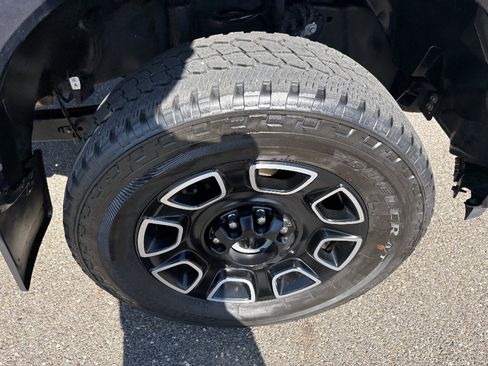 Used 2024 Ford F250 Platinum w/ FX4 Off-Road Package AWD/4WD image 12