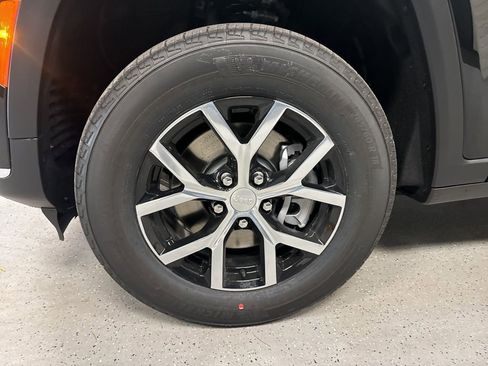 New 2025 Jeep Grand Cherokee L Limited image 2