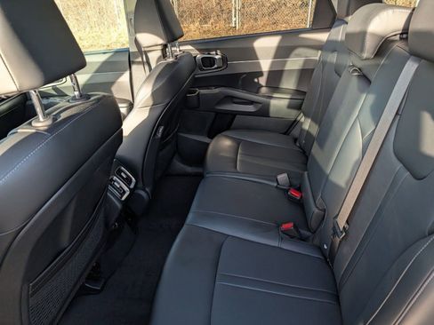 Used 2025 Kia Sorento S w/ Panoramic Sunroof Package image 20