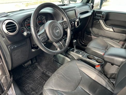Used 2016 Jeep Wrangler Unlimited Rubicon w/ Connectivity Group image 21