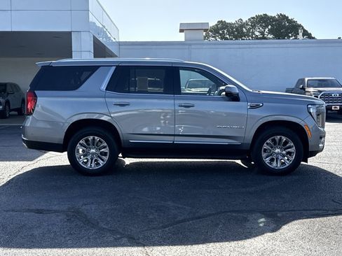 Used 2025 GMC Yukon Denali AWD/4WD image 2
