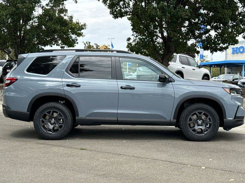 New 2025 Honda Pilot TrailSport image 3