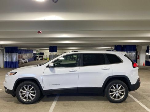 Used 2018 Jeep Cherokee Limited AWD/4WD image 2