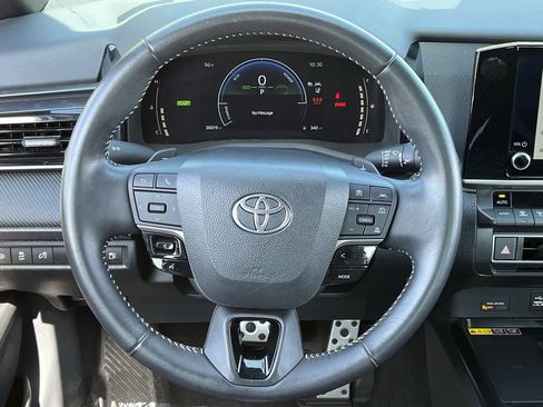 Used 2025 Toyota Camry SE FWD image 11