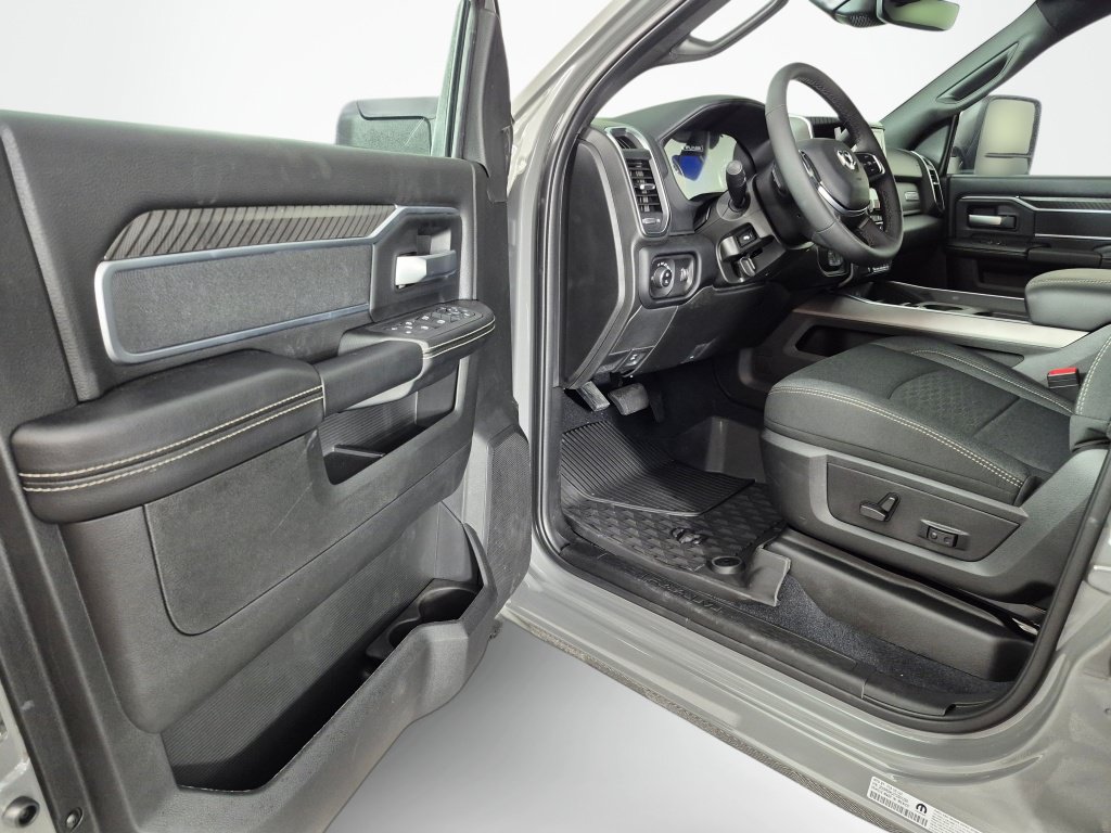 New 2026 RAM 3500 Big Horn AWD/4WD image 21