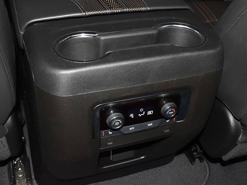 Used 2025 Chevrolet Tahoe High Country AWD/4WD image 31
