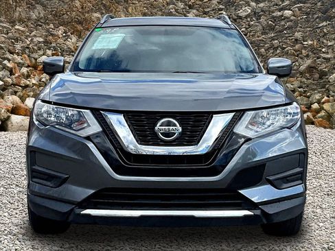 Used 2018 Nissan Rogue SV image 3