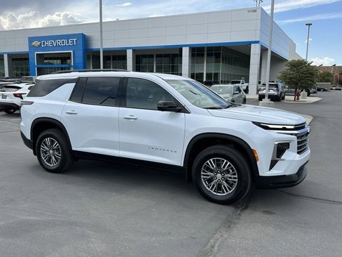 New 2026 Chevrolet Traverse LT w/ Driver Confidence Package image 2