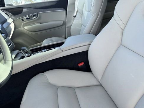 New 2025 Volvo XC90 T8 Plus w/ Protection Package Premier image 17