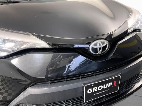 Used 2020 Toyota C-HR LE FWD image 28