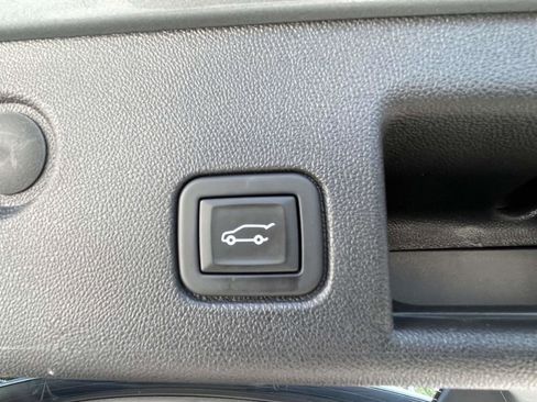 Used 2024 Chevrolet Equinox LT FWD image 13