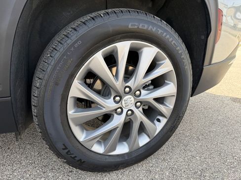 Used 2025 Buick Enclave Preferred AWD/4WD image 14