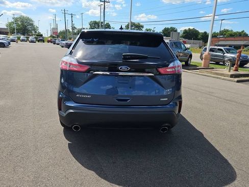 Used 2019 Ford Edge SE FWD image 4