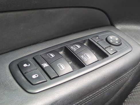 Used 2013 Jeep Grand Cherokee Overland w/ Advance Technology Group AWD/4WD image 26