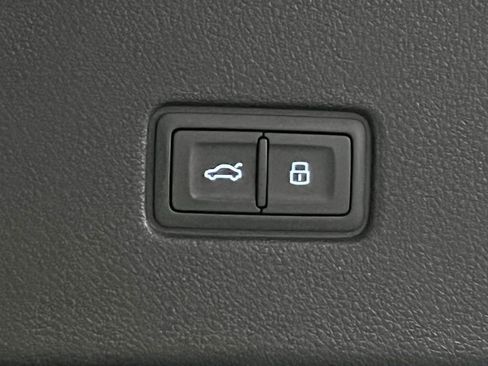 Used 2019 Audi Q8 Premium w/ Convenience Package image 36