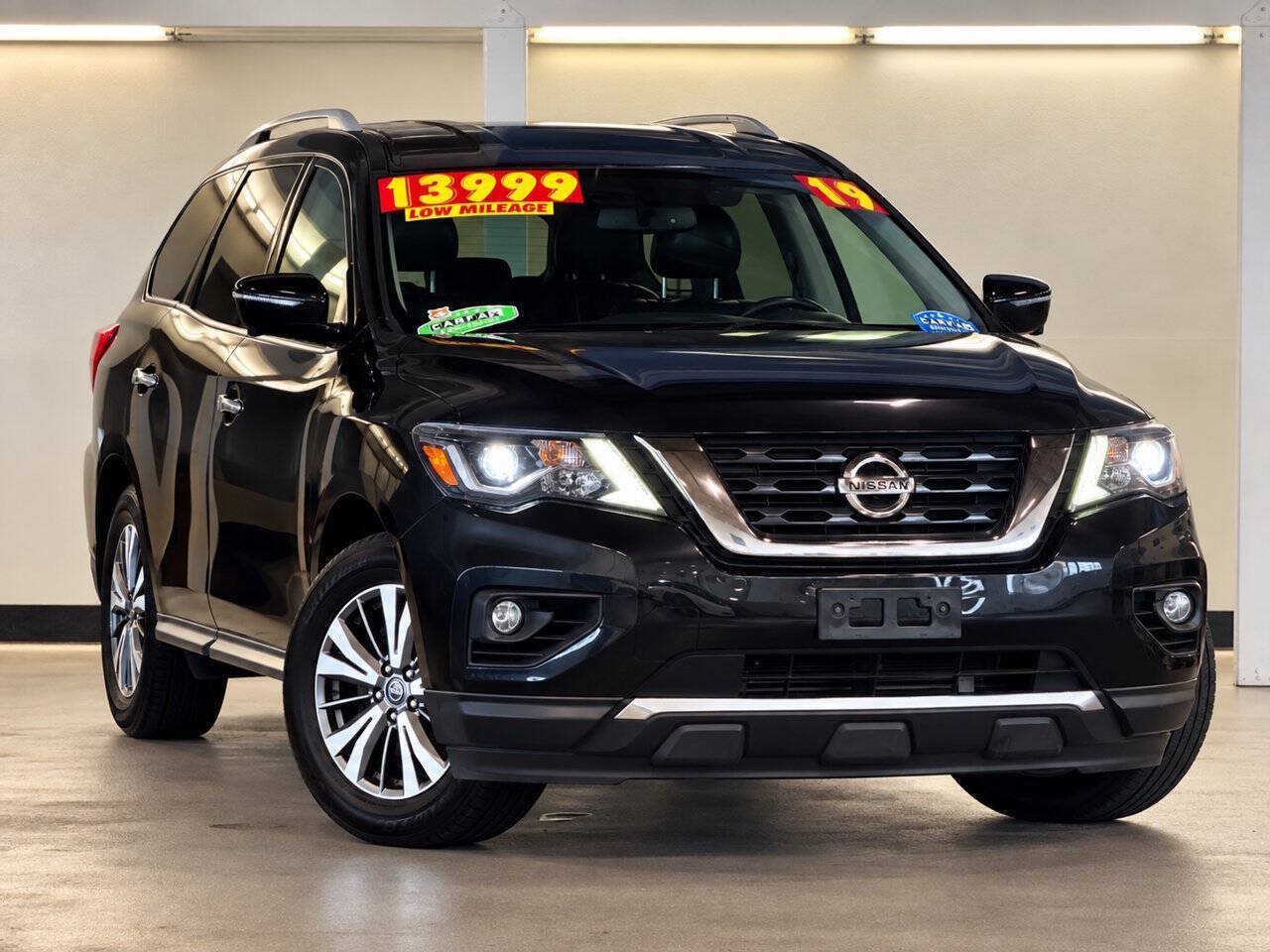Used 2019 Nissan Pathfinder SL AWD/4WD image 1
