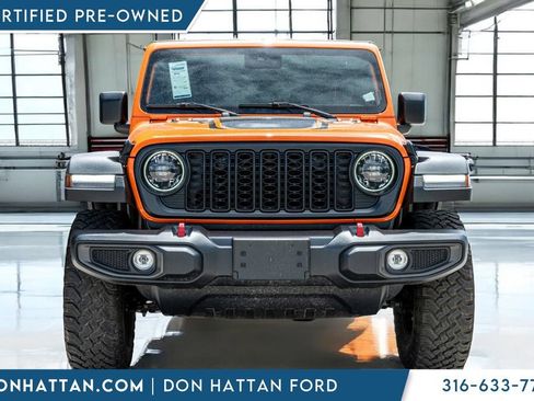 Used 2025 Jeep Wrangler Unlimited Rubicon w/ Convenience Group AWD/4WD image 36