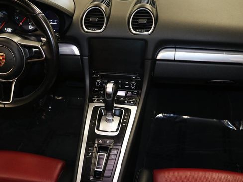Used 2018 Porsche 718 Boxster RWD image 32