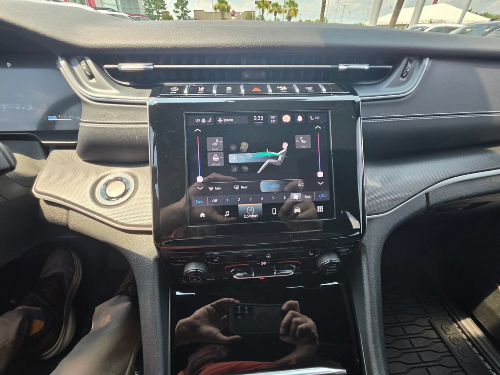 Used 2023 Jeep Grand Cherokee Altitude RWD image 22