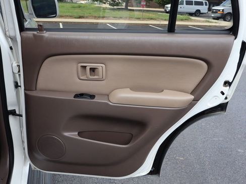 Used 2000 Toyota 4Runner SR5 image 25