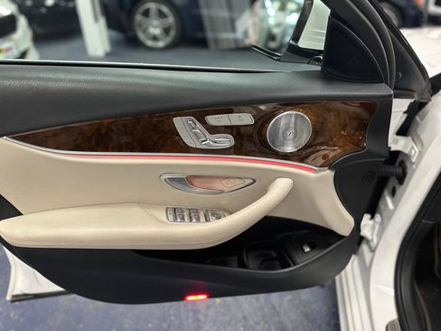 Used 2019 Mercedes-Benz E 300 4MATIC image 13
