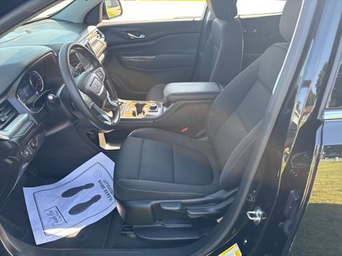 Used 2023 GMC Acadia SLE image 9