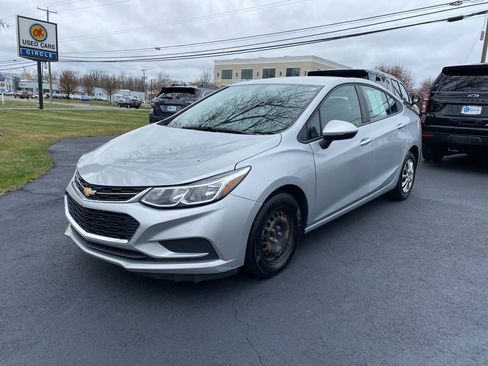 Used 2018 Chevrolet Cruze LS image 3
