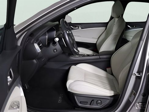 Used 2024 Genesis G70 2.5T w/ Sport Prestige Package image 10