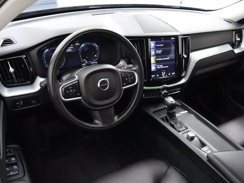 Used 2018 Volvo XC60 T6 Momentum w/ Vision Package AWD/4WD image 16