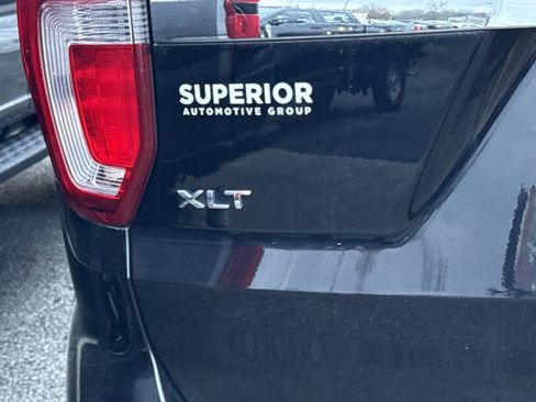 Used 2019 Ford Explorer XLT image 3