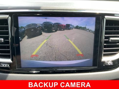 Used 2023 Chrysler Pacifica Touring-L FWD image 39