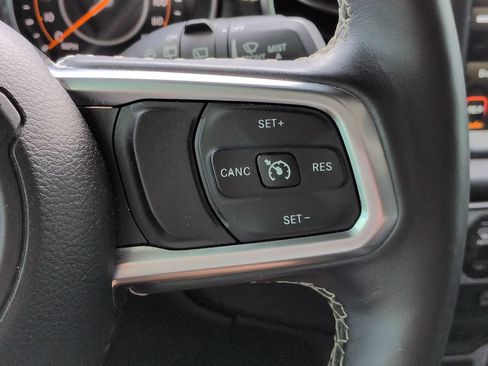 Used 2018 Jeep Wrangler Unlimited Sahara AWD/4WD image 26