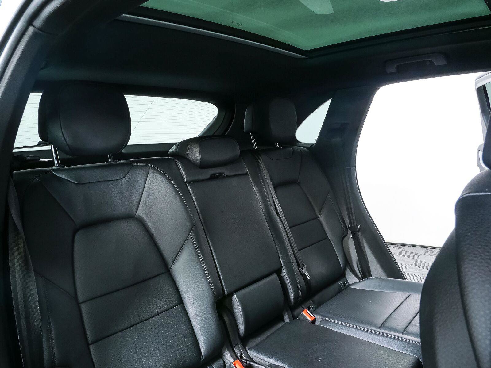 Certified 2024 Porsche Cayenne AWD/4WD image 23
