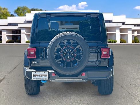 Used 2023 Jeep Wrangler Unlimited Sahara w/ Cold Weather Group AWD/4WD image 6