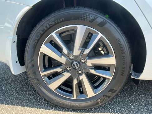 New 2025 Nissan Versa SV w/ Trunk Package image 17