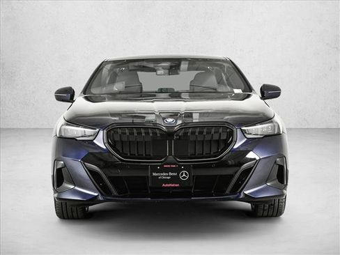 Used 2026 BMW 550e xDrive w/ Premium Package image 2