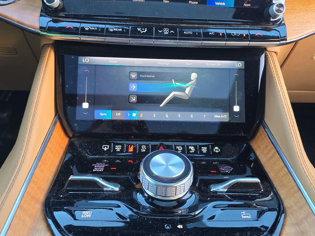 Used 2022 Jeep Grand Wagoneer Series III AWD/4WD image 36