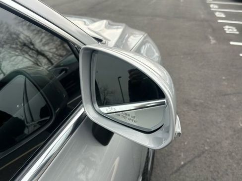 Used 2022 Volvo XC60 B5 Momentum w/ Climate Package image 11