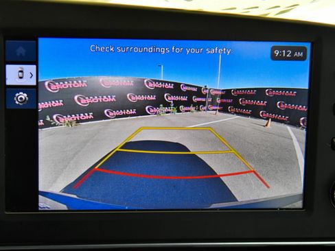 Used 2024 Hyundai Elantra SE image 17