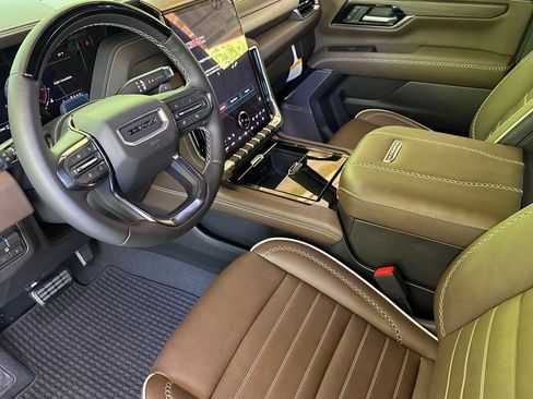 New 2026 GMC Yukon Denali Ultimate AWD/4WD image 11