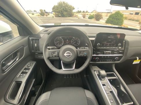 New 2025 Nissan Pathfinder SL w/ Black Appearance Package image 13