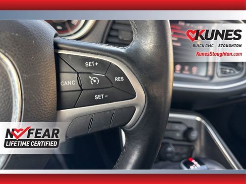 Used 2015 Dodge Challenger SXT Plus image 22