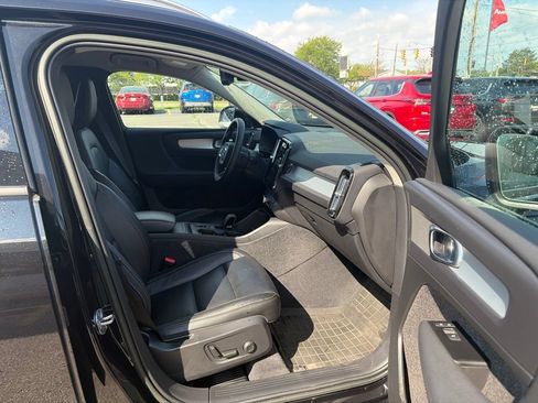 Used 2022 Volvo XC40 T5 Momentum AWD/4WD image 10