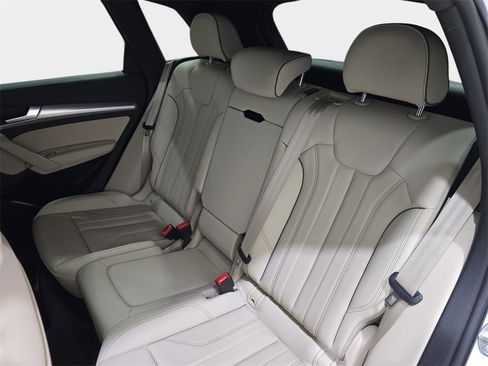 Certified 2025 Audi Q5 2.0T Premium w/ Convenience Plus Package image 14