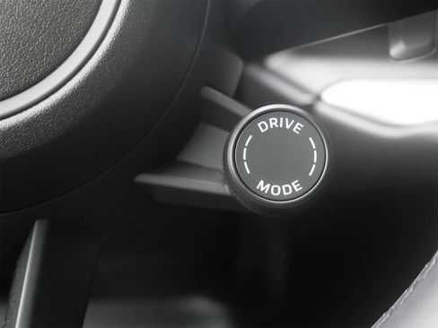 Certified 2025 Porsche Cayenne image 22