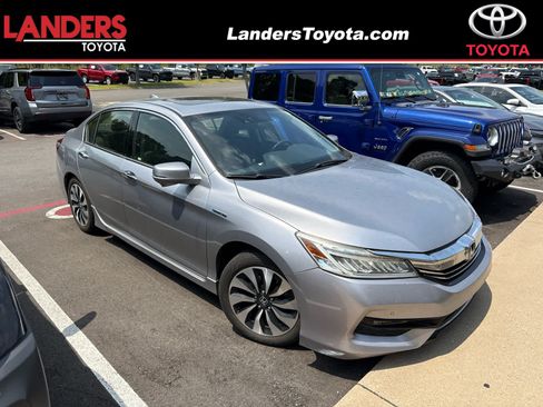 Used 2017 Honda Accord Touring image 1