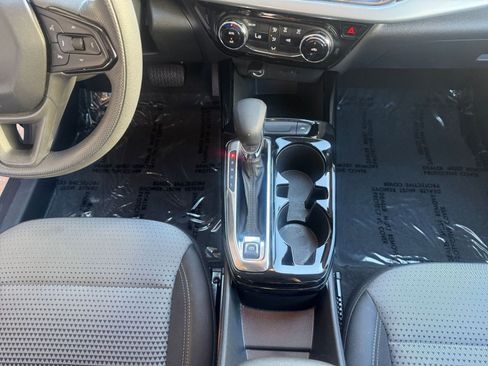 Used 2025 Chevrolet Trax LT image 39