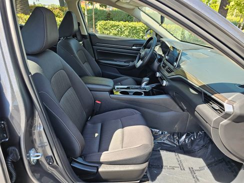 Used 2024 Nissan Altima 2.5 SV image 28